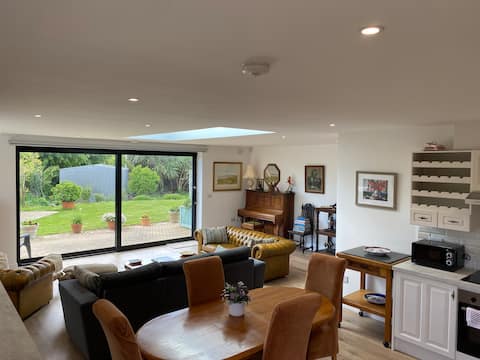Self Contained Apartment by the sea