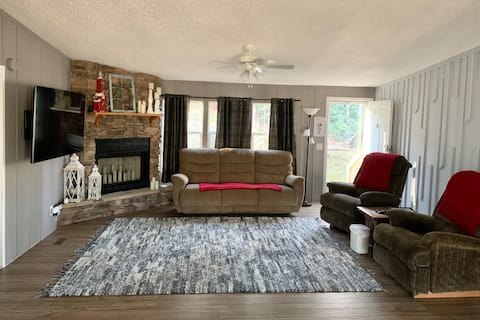 Top Airbnb: Newly Updated Mountain Home in Valle Crucis in Valle Crucis