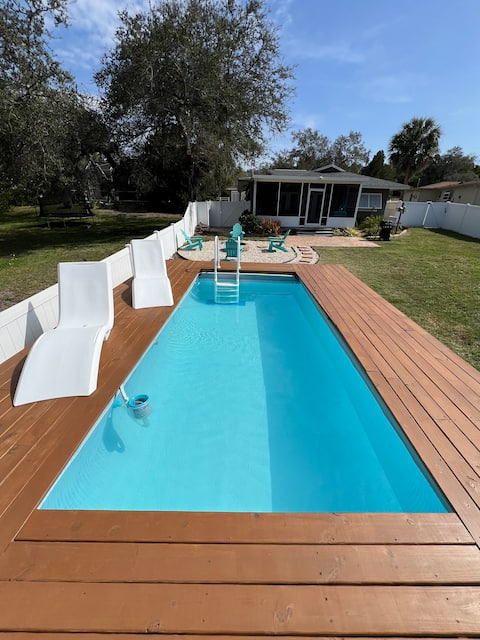 Waterfront Escape Heated Pool Beach access Kayaks