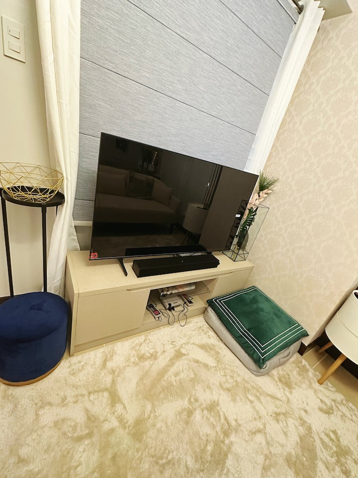 Телевизор и звуков бар