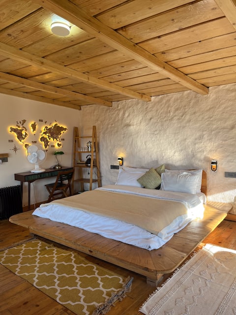 Garhwal Cottage- Peaks, Flowers & Gorgeous Sunsets