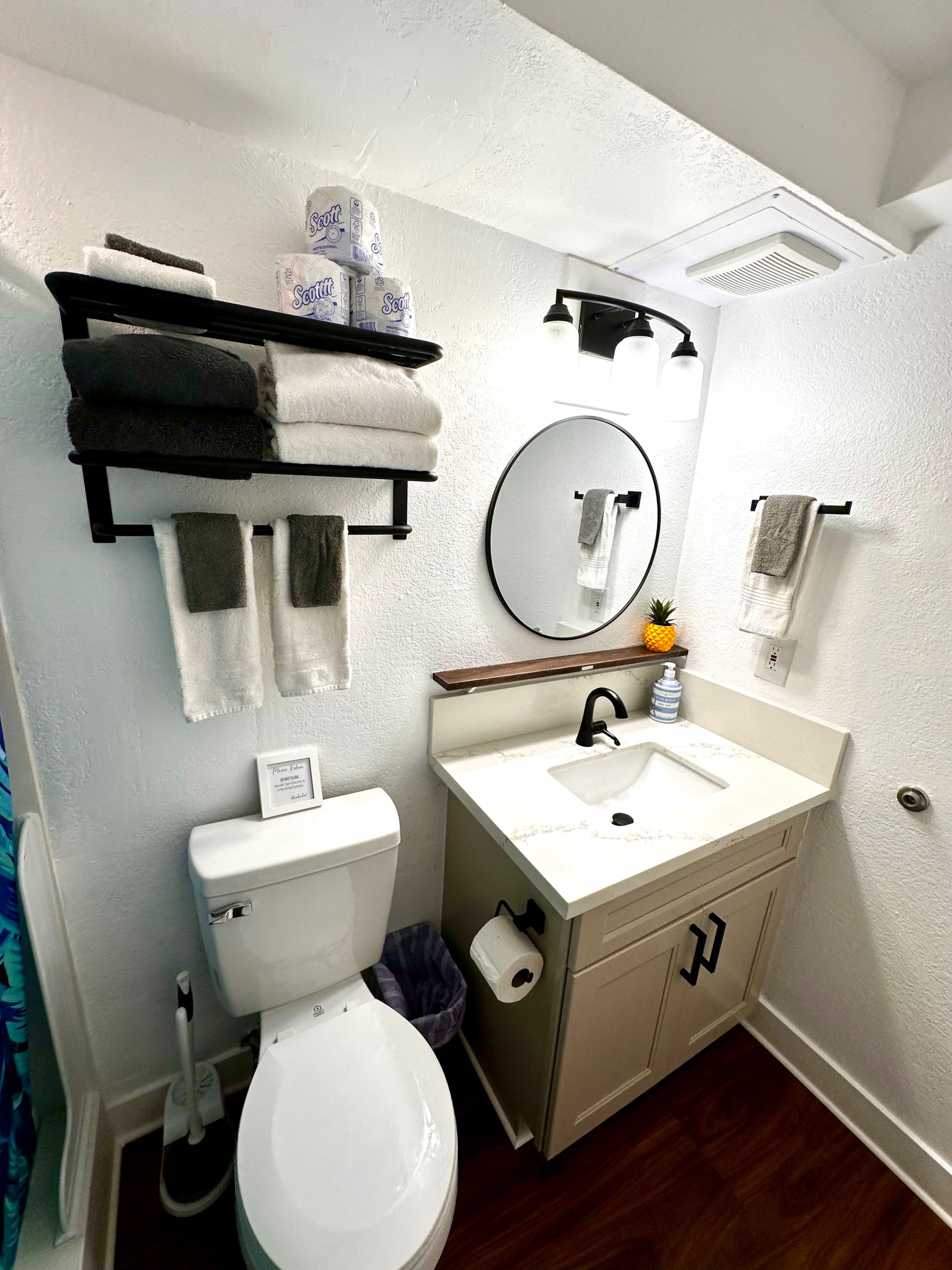 Condo in Honolulu · ★4.82 · Studio · 1 bed · 1 bath - Image 7