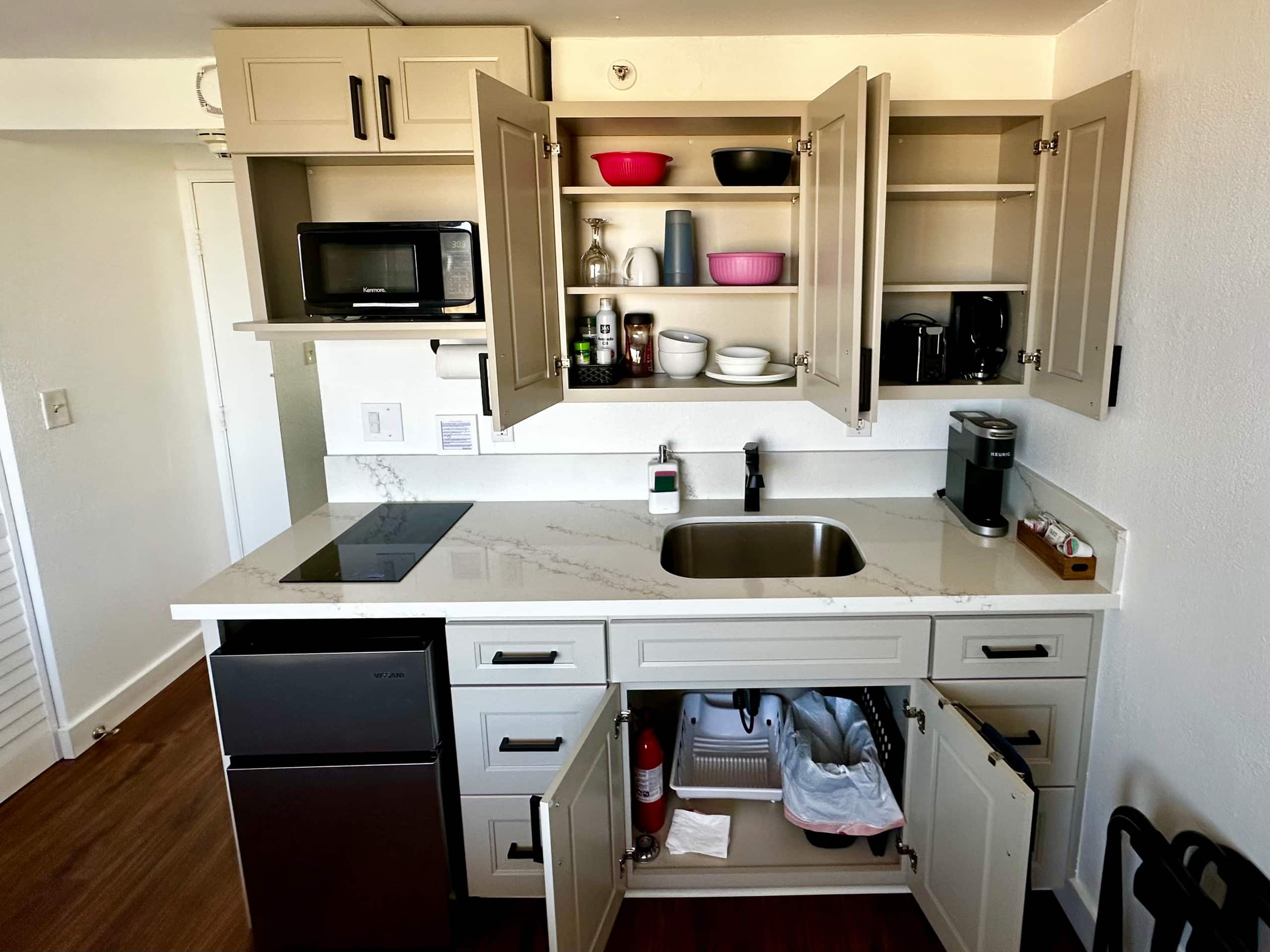 Condo in Honolulu · ★4.82 · Studio · 1 bed · 1 bath - Image 5