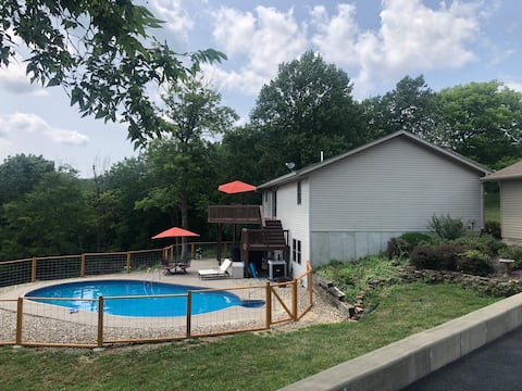 4 mins to Bourbon Bar, hot tub, wine trail, views