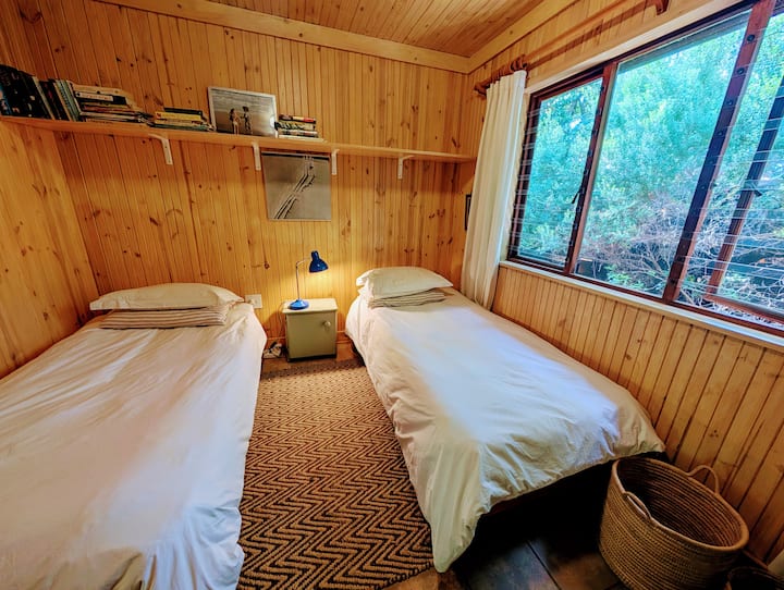 Casa principale terza camera con due letti singoli.  (Al piano superiore)