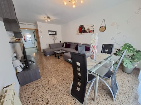120m2 apartment with central A/C, parking, and elevator