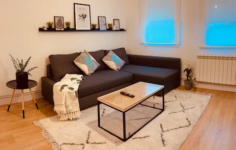 Charming apartment in the heart of the walled enclosure