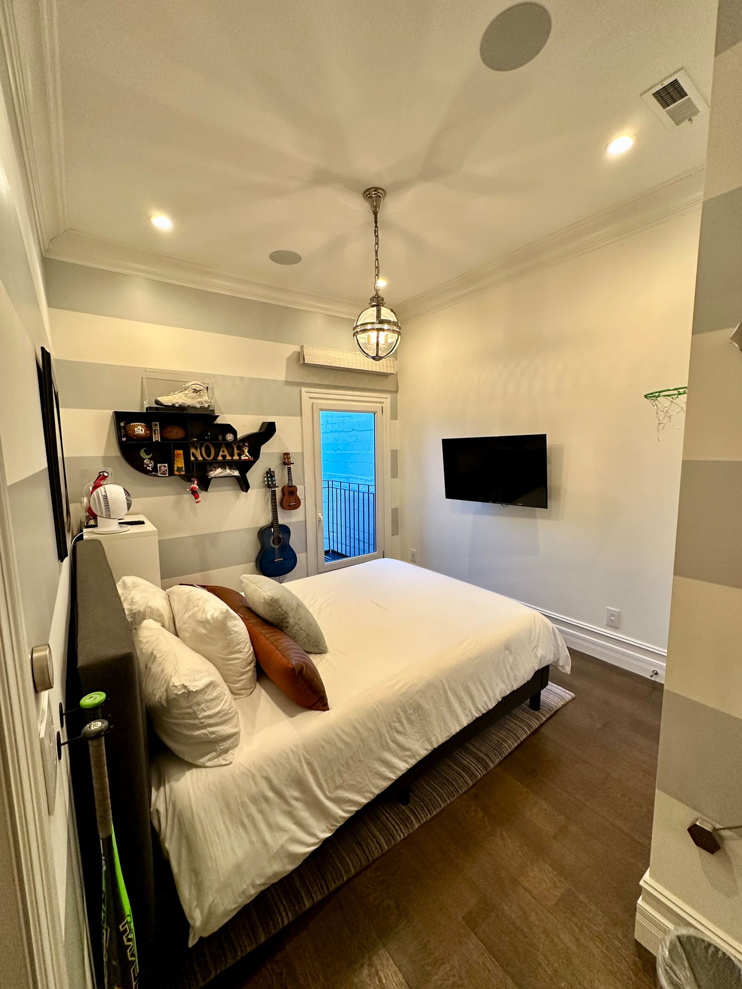 Home in San Francisco · ★5.0 · 3 bedrooms · 3 beds · 1.5 baths - Image 18