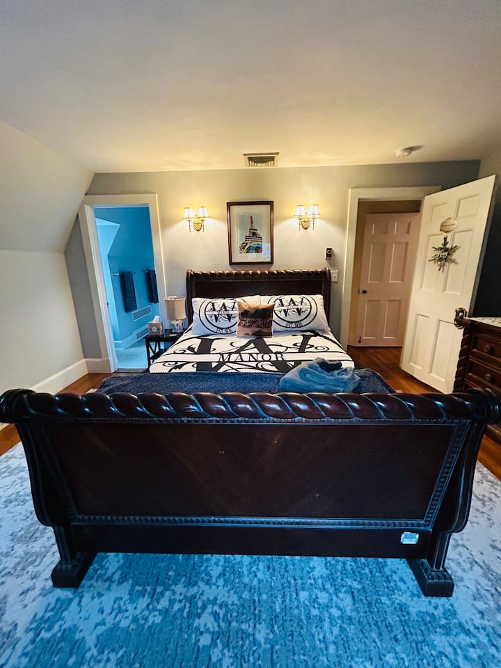 The Russell Suite (Queen Bed) A Dresser, Armoire  And Full Bathroom.