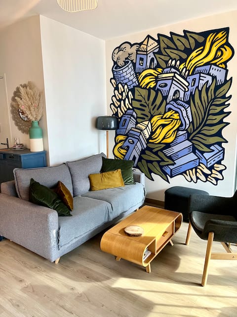 Top Airbnb: Cozy apartment with loggia & balcony in Pantin