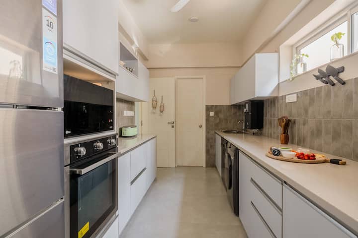 Full kitchen image 2