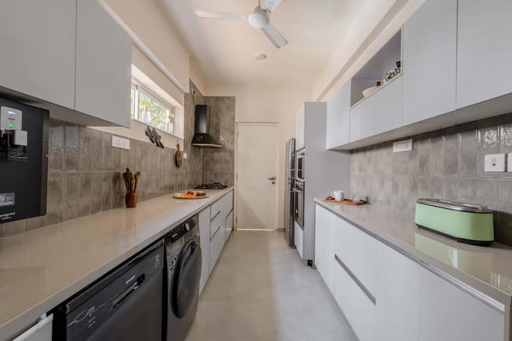 Full kitchen image 1