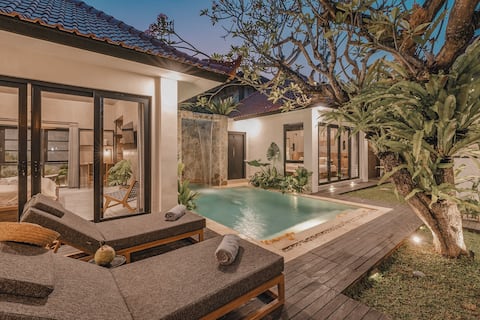 ZeeDesign Villa ~ Private Pool & Spa ~ Near Beach