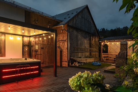 Helen's Cottage - highlander house with hot tub