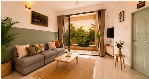 Leafy Loft | Palm-View Apt + Pool | 500 m to Beach