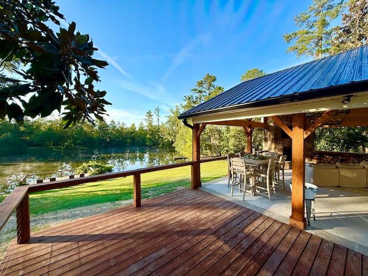 The Big Oak Retreat Fishing Getaway - Cabins for Rent in Hephzibah