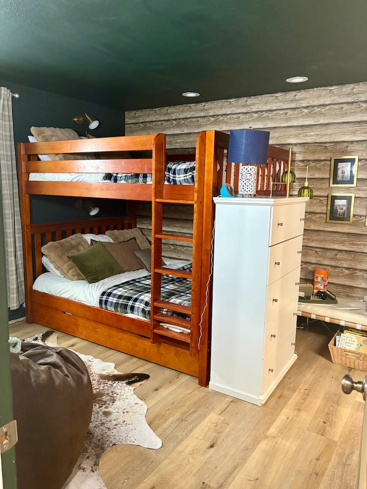 Queen bunks with trundle.