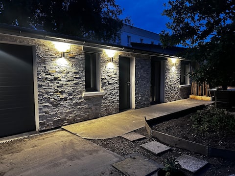 House for 4 near Paris or airport transportation