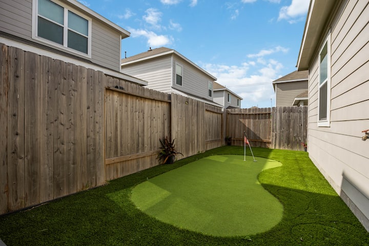 Lux/new 4 Bedroom & Beautiful Home W Hot Tub Oasis - Houston George Bush Airport (IAH)