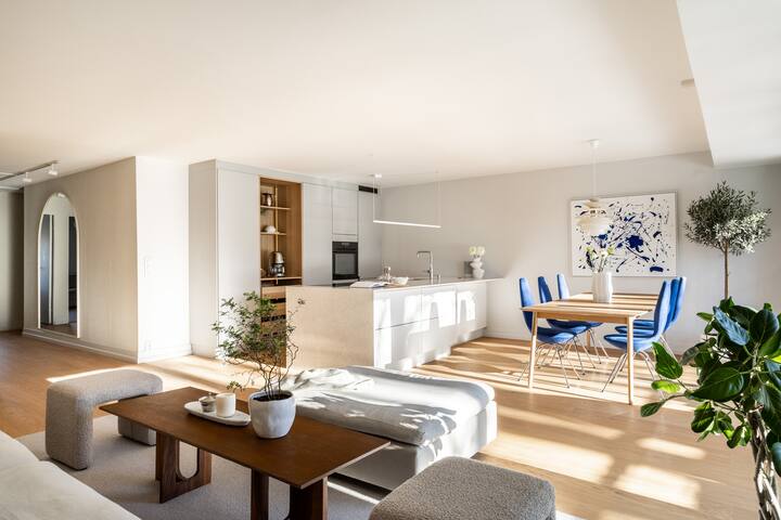 Central and newly renovated apartment gallery image 4