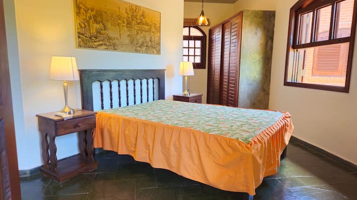 جناح 1. سرير مزدوج. وسادتين.
مكيف هواء INVERTER DAIKIN ECOSWING GOLD R-32
الصورة في أكتوبر 2025.