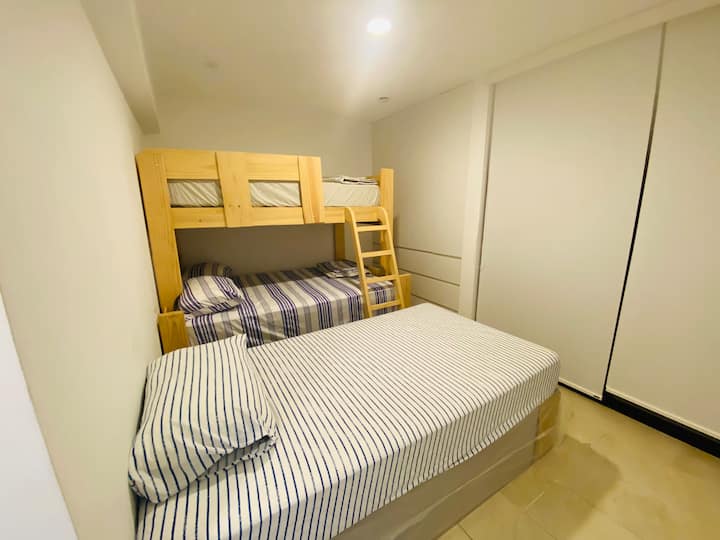 Camarote de 2 plazas y cama divan (4 camas) 