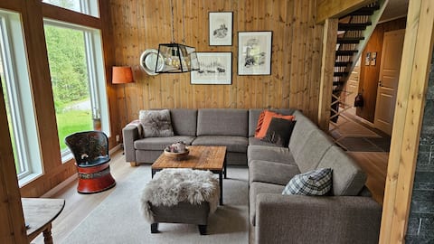 Top Airbnb: Charming cabin, right by Vråvatn. in Kviteseid