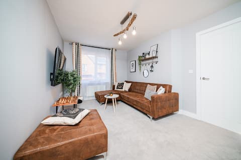 Successful Airbnb property: 3BR Salford Home | Sleeps 8 | Parking & Garden in Pendleton & Charlestown