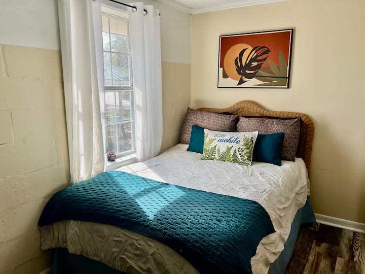 Sweet dreams await you in the comfy full size bed. 