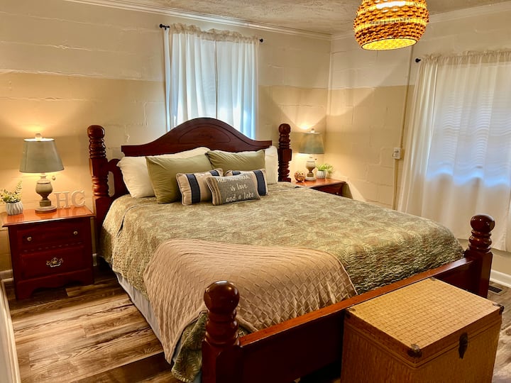 Sleep soundly in the King size bed.