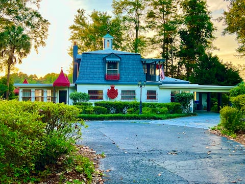 Historic Lakeside Retreat
