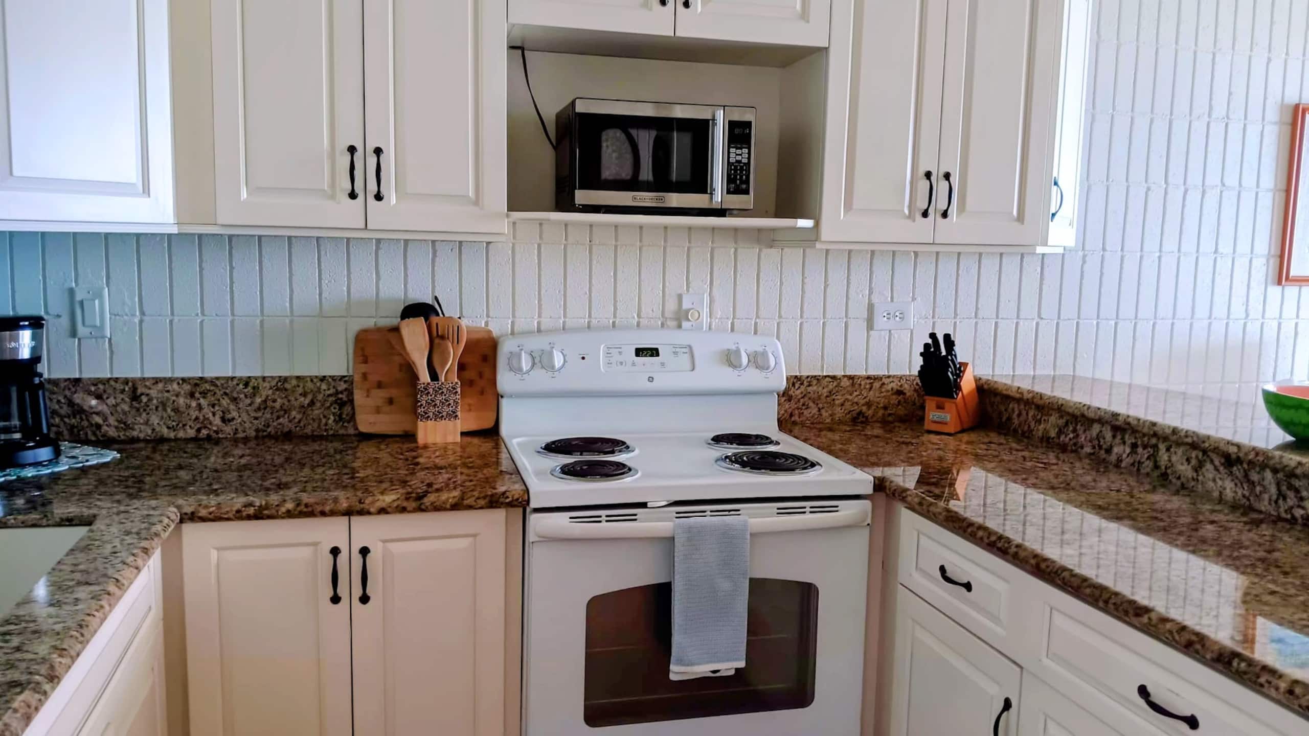 Condo in Hauula · ★4.85 · 1 bedroom · 2 beds · 1 private bath - Image 54