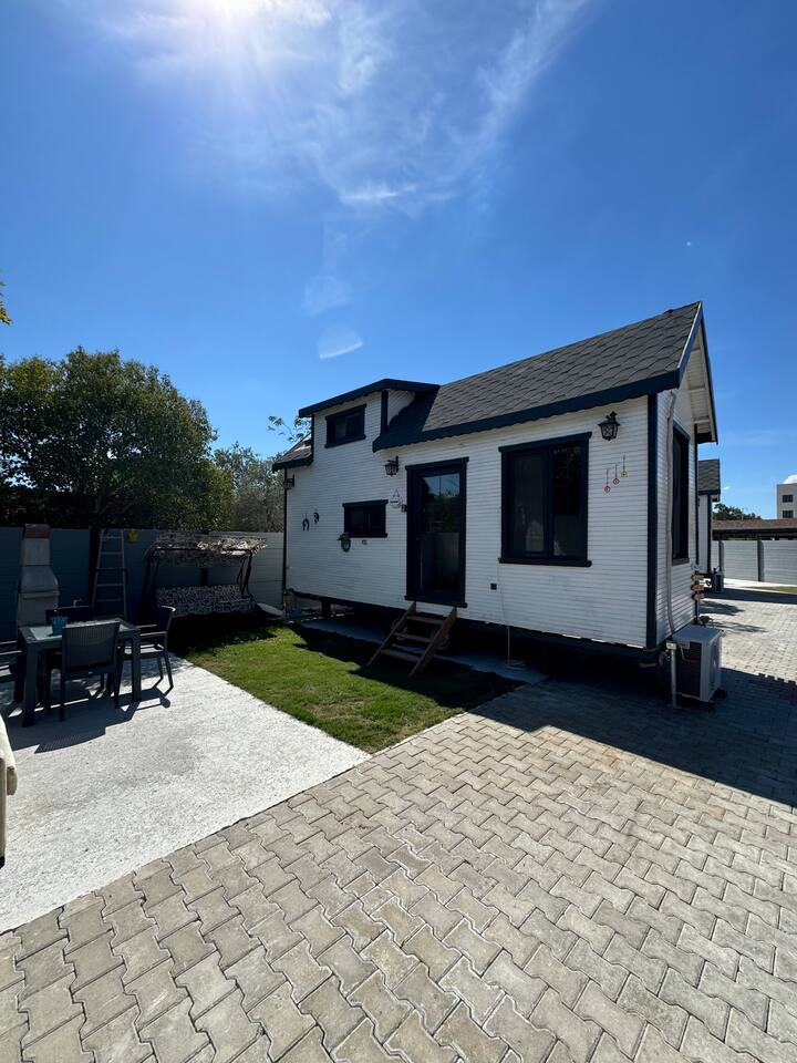 White Tiny House/ Havuz/Şömine /TV/wi-fi/netflix