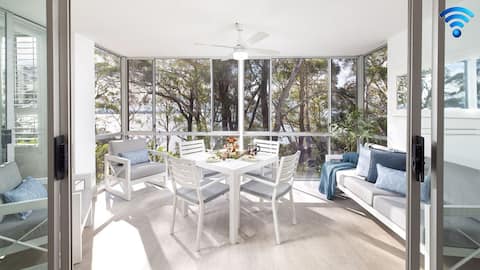 Belvedere Bayfront – coastal apartment