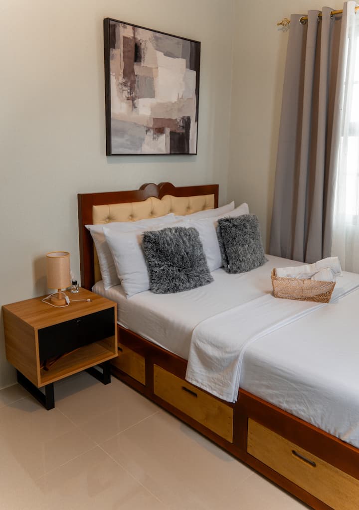 Unwind in a spacious master bedroom featuring a double-size bed, ideal for couples or solo travelers. Need more space? An extra mattress can be set up on the floor — perfect for kiddos or an additional guest.