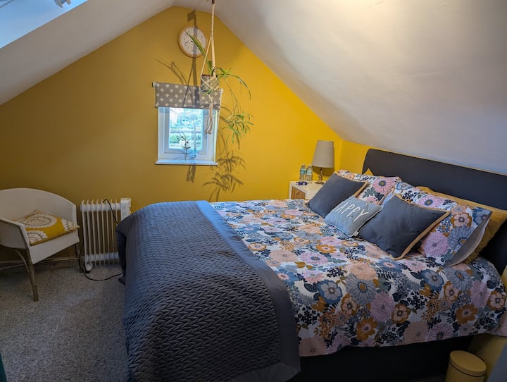 dormitorio en el ático tamaño king