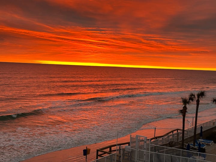 Spectacular Ocean View! Oceanfront Condo - Daytona Beach Shores, FL