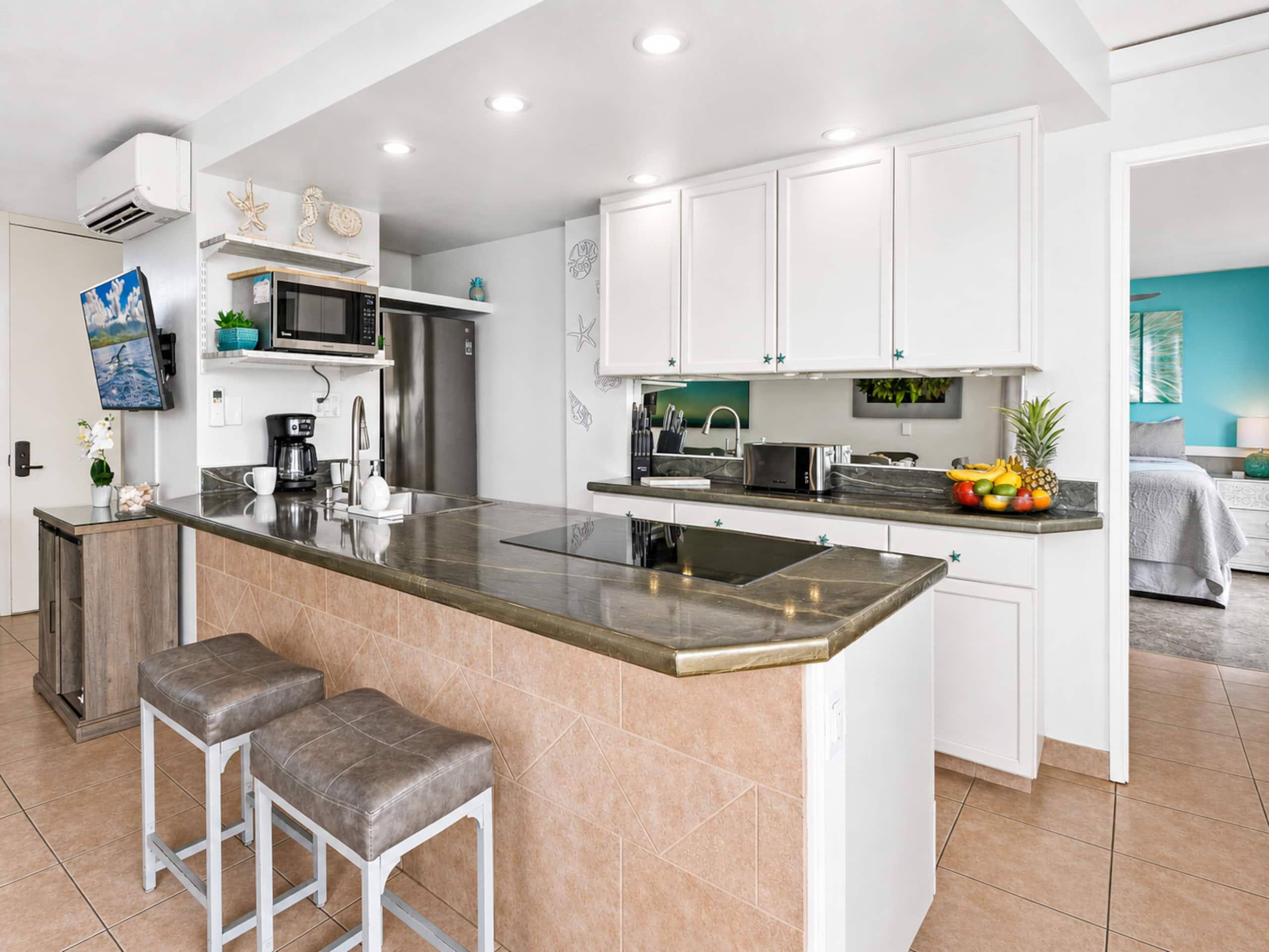 Condo in Kihei · ★4.94 · 2 bedrooms · 2 beds · 2 baths - Image 11