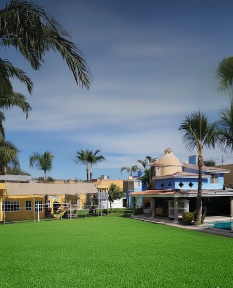 "Los Loros" Vacation Castle