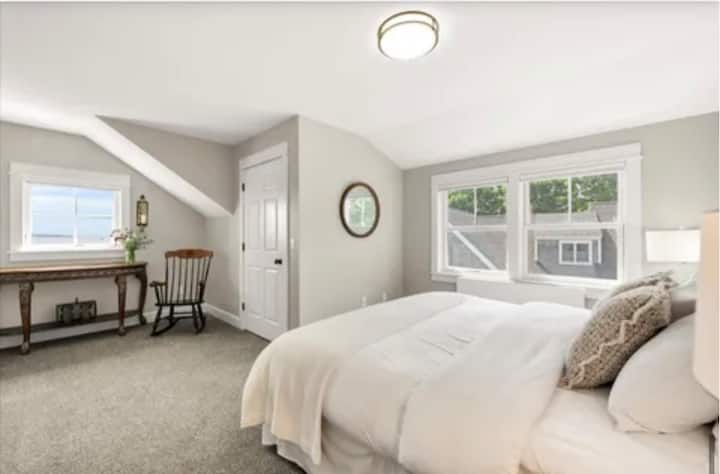 Upstairs bedroom with own heat pump to control heat and AC. 