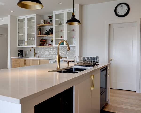 Bear Mountain Escape | Luxury Views Home Sleeps 10 gallery image 2