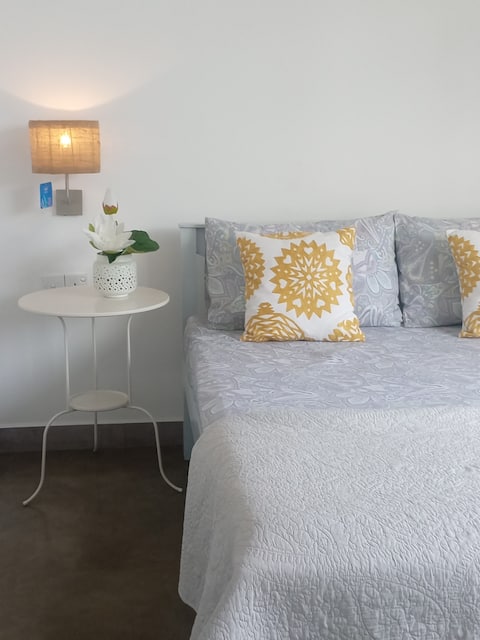 Hope Residence - 1 Bedroom Apartment (beach15 min)