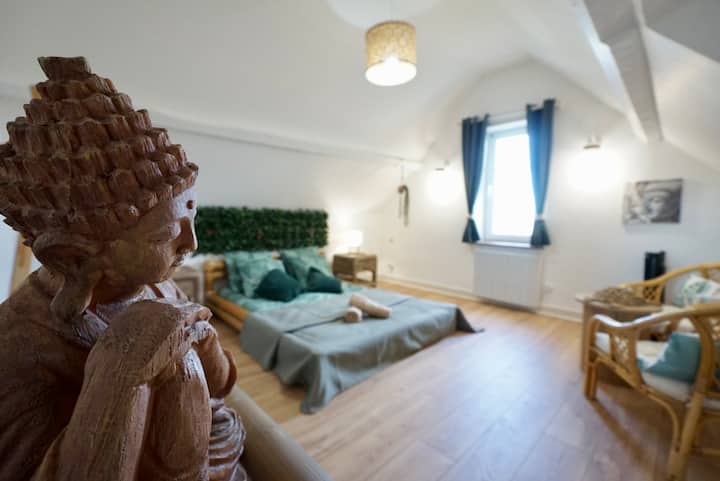 חדר במבוק 
140 מיטות