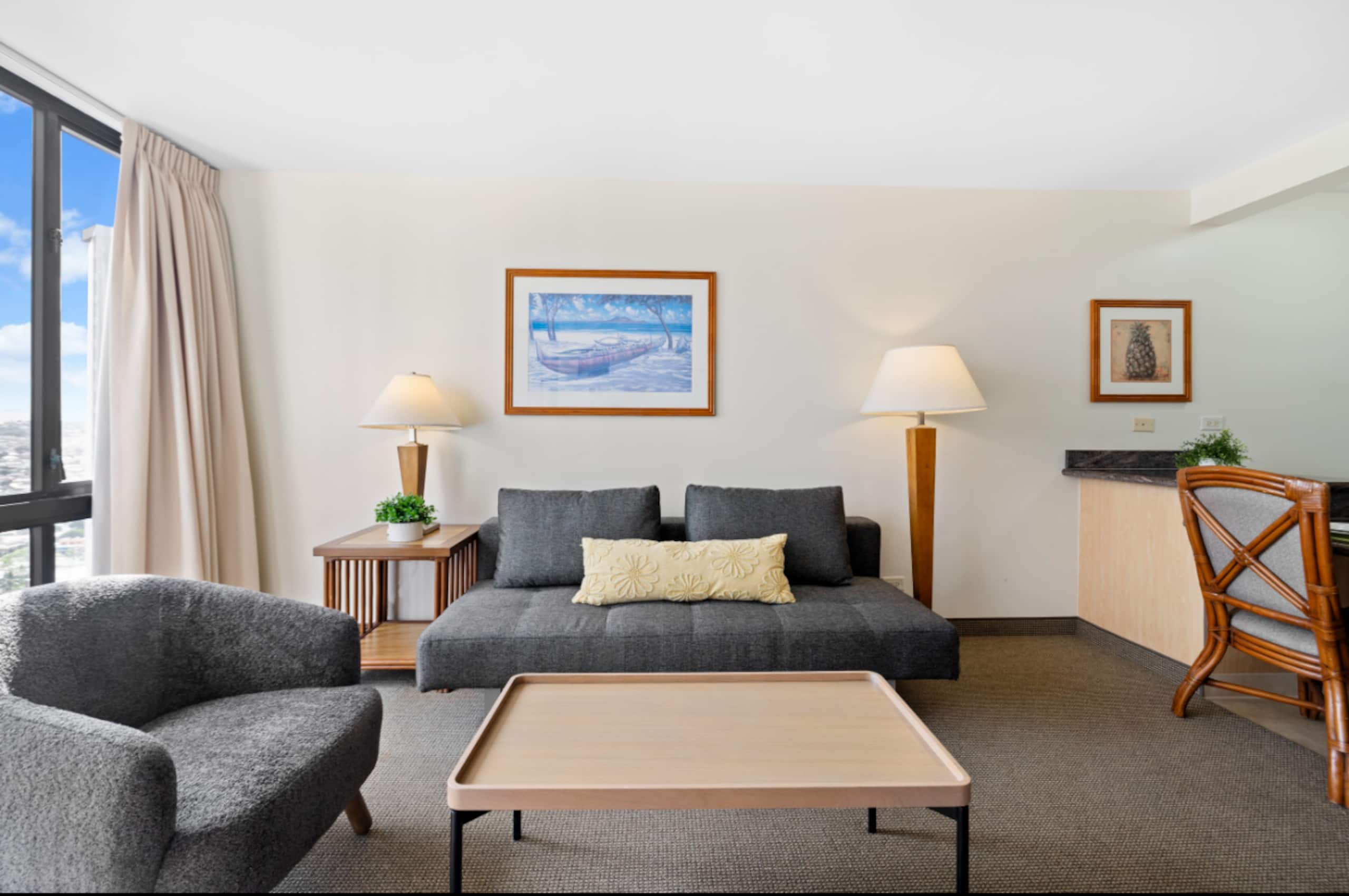 Condo in Honolulu · ★4.47 · 1 bedroom · 2 beds · 1 shared bath - Image 5