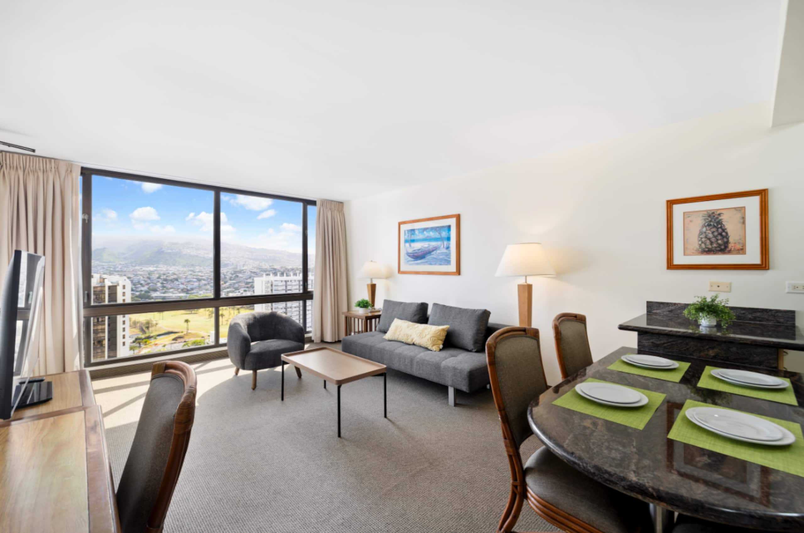 Condo in Honolulu · ★4.47 · 1 bedroom · 2 beds · 1 shared bath - Image 2