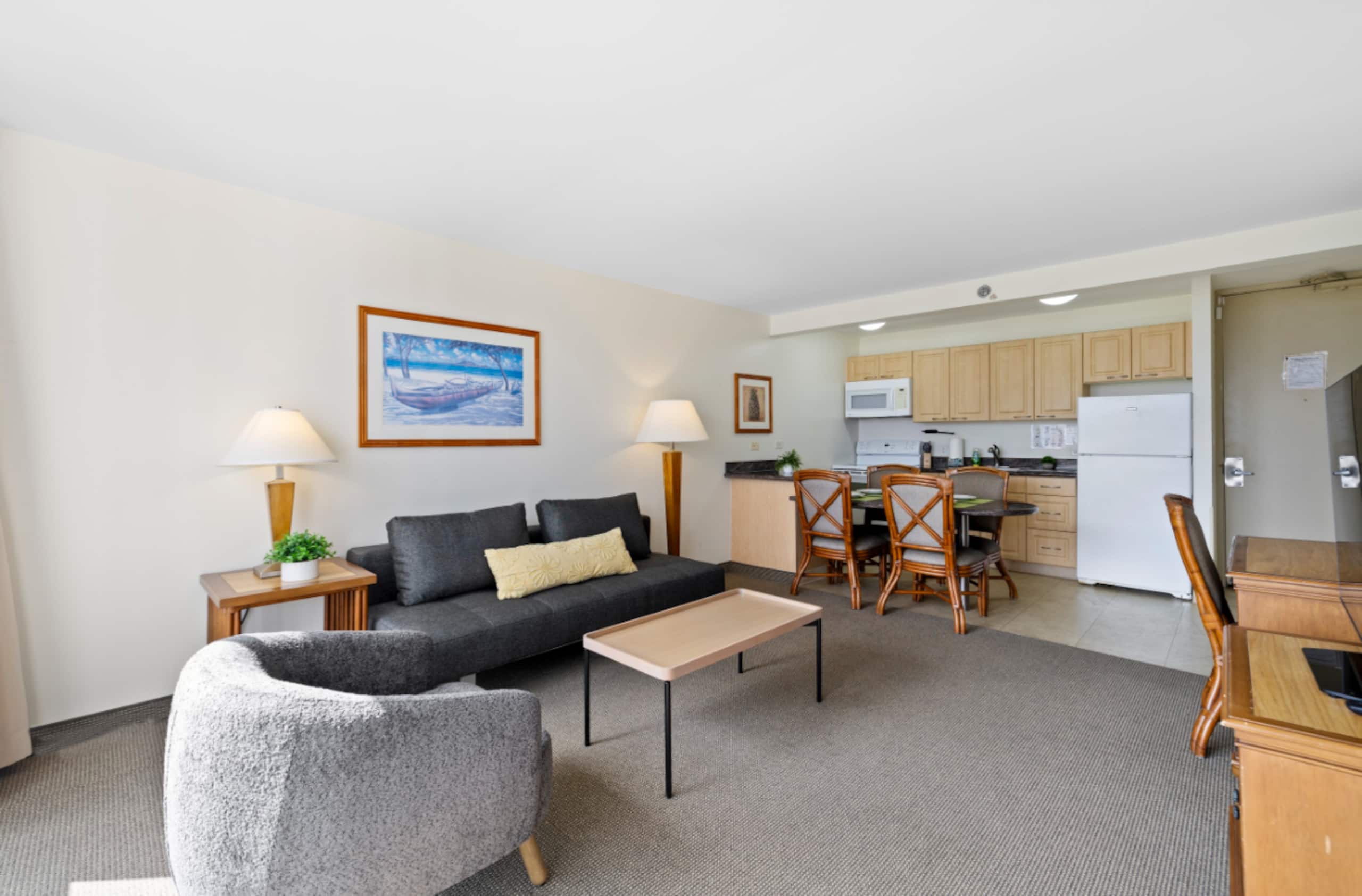 Condo in Honolulu · ★4.47 · 1 bedroom · 2 beds · 1 shared bath - Image 4