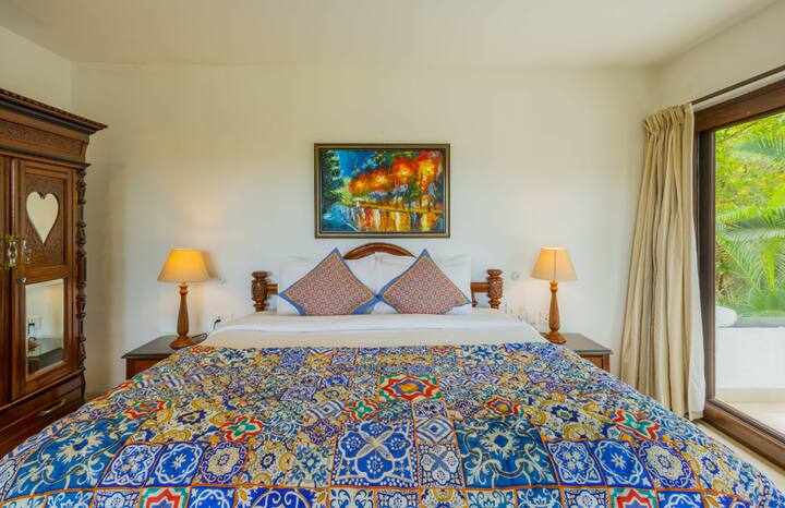 Rooms: Bedroom
