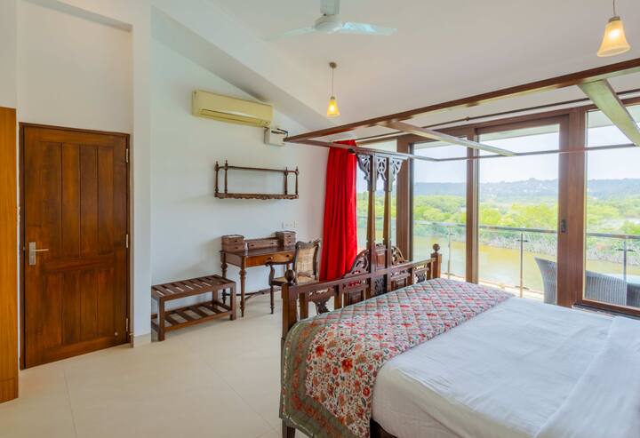 Bedroom 1 image 2