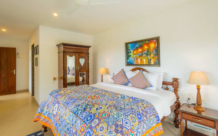 Rooms: Bedroom