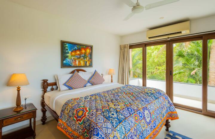 Rooms: Bedroom